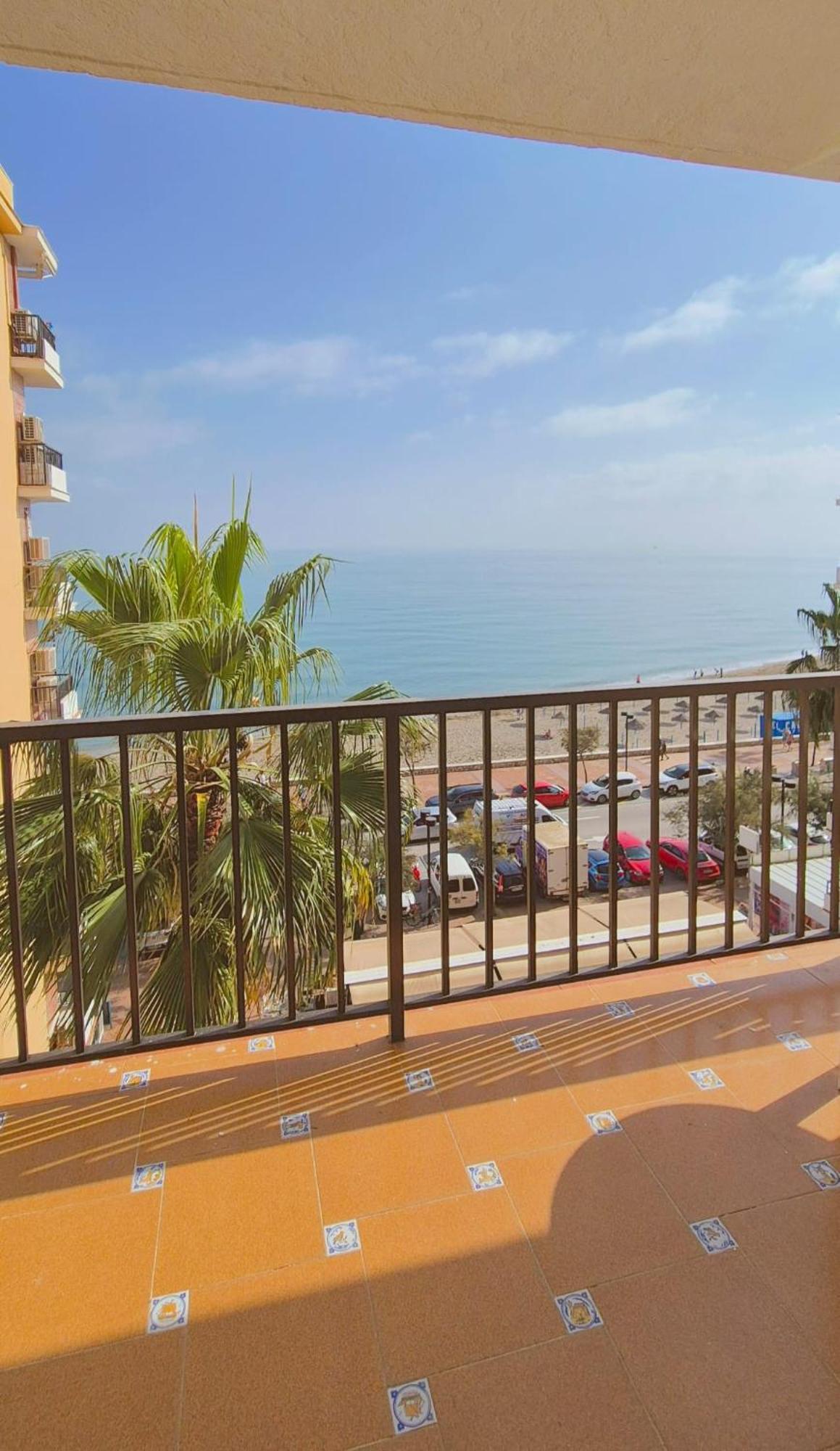 Apartamento Con Piscina En La Primera Linea De Playa De פואנגירולה מראה חיצוני תמונה